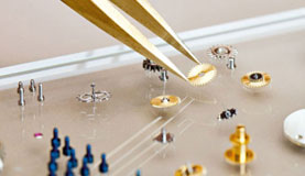 贵阳伯爵指定维修门店打开表壳